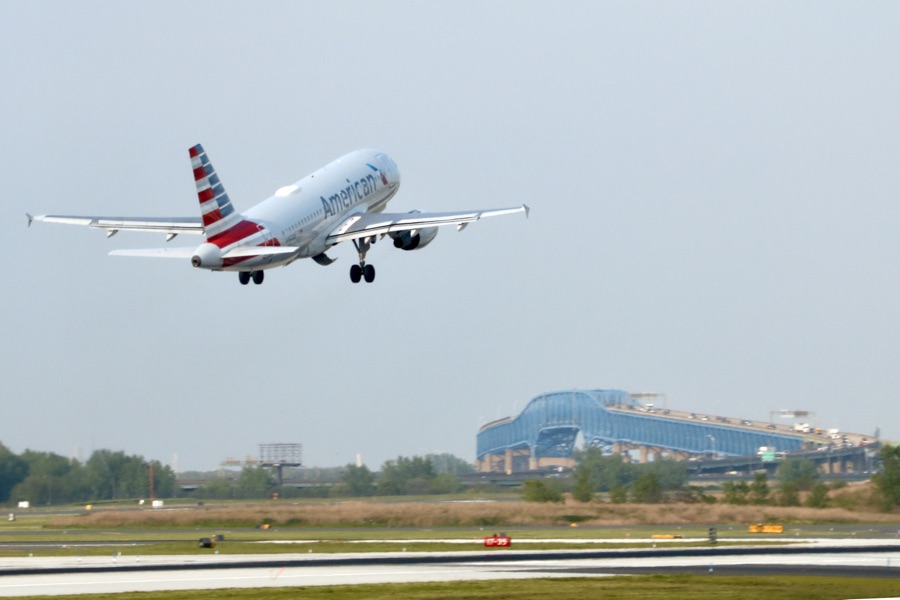 philadelphia airport flight